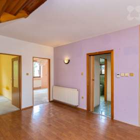 Foto inzerátu Prodej dvougeneračního domu 9+2 s garáží v Praze 9 - Vinoř.