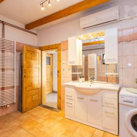 Foto inzerátu Zemědělská usedlost, RD 5+1, pozemek 160 435 m2, Polerady u Prahy