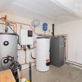 Foto inzerátu Zemědělská usedlost, RD 5+1, pozemek 160 435 m2, Polerady u Prahy