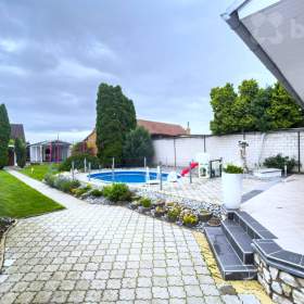 Foto inzerátu Prodej mimořádného RD 5+1 a dva samostatné apartmány i vinný sklep, pozemek 1 057 m2, Velké Bílovic