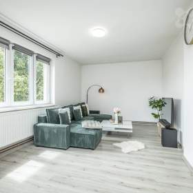 Foto inzerátu Byt 3+kk po rekonstrukci, s klimatizací, sklepem a dvojgaráží, Budihostice