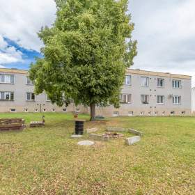 Foto inzerátu Byt 3+kk po rekonstrukci, s klimatizací, sklepem a dvojgaráží, Budihostice