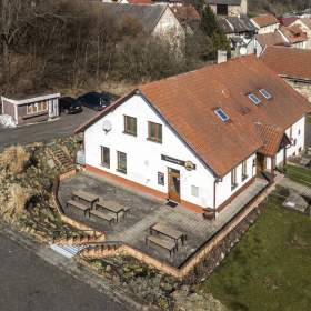 Výjimečný dům 5+kk s potenciálem 3 bytových jednotek v srdci Českého středohoří / 19617900