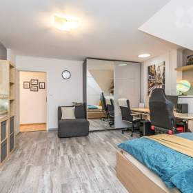 Foto inzerátu Dvougenerační rodinný dům 6+2, pozemek 778m2, Květnice