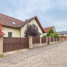 Foto inzerátu Dvougenerační rodinný dům 6+2, pozemek 778m2, Květnice