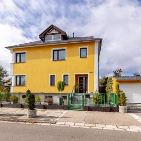 Foto inzerátu Pronájem prostorného rodinného domu v klidné části Dvora Králové