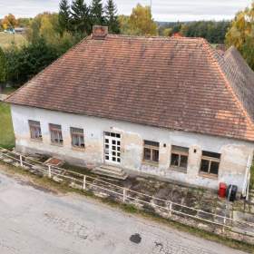 Prodej domu k bydlení -  byt 2+1, 69 m2 k rekonstrukci (proběhla částečná) / 19620385