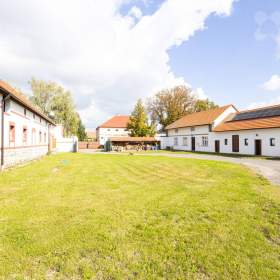 Zemědělská usedlost, RD 5+1, pozemek 6 015 m2, Polerady u Prahy / 19624119