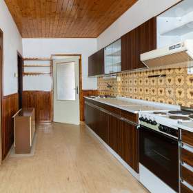 Foto inzerátu Prodej domu (275 m²) s komerčním prostorem, 2 byty s pozemkem v obci Maleč