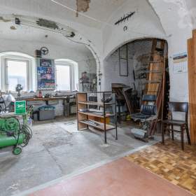 Foto inzerátu Prodej domu (275 m²) s komerčním prostorem, 2 byty s pozemkem v obci Maleč