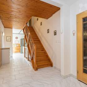 Foto inzerátu Prodej exkluzivního rodinného domu 6+1 v žádané lokalitě Zvole u Prahy, plocha 210 m2, zahrada 735 