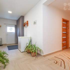 Foto inzerátu Vícegenerační dům + wellness + dílna - Horní Počaply, 705 m2