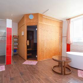 Foto inzerátu Vícegenerační dům + wellness + dílna - Horní Počaply, 705 m2