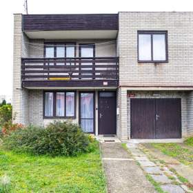 Exkluzivně nabízíme prodej řadového rodinného domu s garáží v Praze 9 - Vinoř. / 19634762