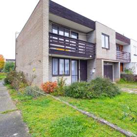 Foto inzerátu Exkluzivně nabízíme prodej řadového rodinného domu s garáží v Praze 9 -Vinoř.