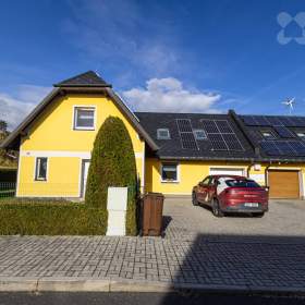 Foto inzerátu Moderní rodinný dům 5+kk s fotovoltaikou, bazénem a chytrou domácností - Komorní Dvůr