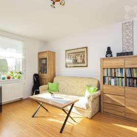 Foto inzerátu Moderní rodinný dům 5+kk s fotovoltaikou, bazénem a chytrou domácností - Komorní Dvůr