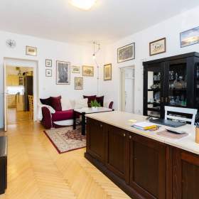 Fotka k inzerátu Prostorný zděný 4+kk 91 m²  s balkonem, Hradec Králové -  Reslova, možnost parkování ve dvoře / 19575322