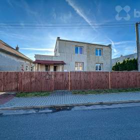 Prostorný rodinný dům 6+1, 230m2, s pozemkem 663m2, Stíčany- Hrochů Týnec / 19651777