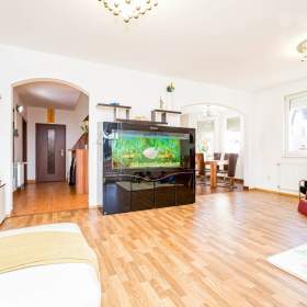 Foto inzerátu Prodej rodinného domu 5+KK se zahradou a garáží - Nupaky, ul. Sadová