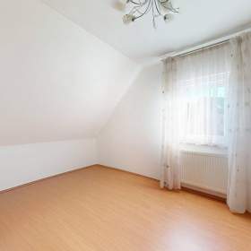 Foto inzerátu Prodej rodinného domu 5+KK se zahradou a garáží - Nupaky, ul. Sadová