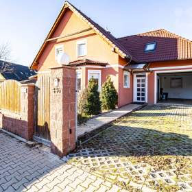 Foto inzerátu Prodej rodinného domu 5+KK se zahradou a garáží - Nupaky, ul. Sadová