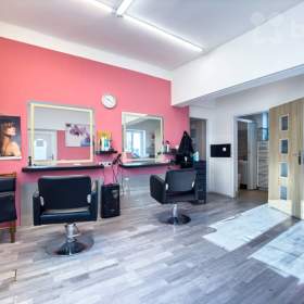 Foto inzerátu Prodej rodinného domu s pneuservisem a kadeřnictvím