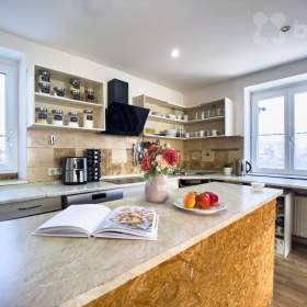 Foto inzerátu Prodej rodinného domu s pneuservisem a kadeřnictvím