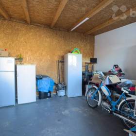 Foto inzerátu Prodej rodinného domu s pneuservisem a kadeřnictvím