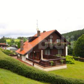 Foto inzerátu Prodej rekreačního domu 193m2 s bazénem a zahradou - Baldovec