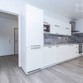 Foto inzerátu Prodej bytu1+kk 45m2 s předzahrádkou 50m2 + Park. stání 29m2, Nepomuckých Letňany