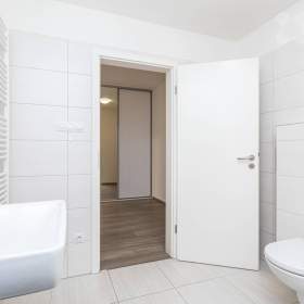 Foto inzerátu Prodej bytu1+kk 45m2 s předzahrádkou 50m2 + Park. stání 29m2, Nepomuckých Letňany