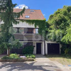 Fotka k inzerátu Prodej prostorného řadového RD 5+1 se zahradou, pozemek 253m2, Hostivice, Haklova / 19676917