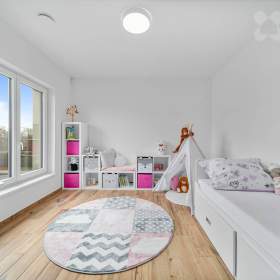 Foto inzerátu Pronájem novostavby 5+kk se zahradou, Hradec Králové