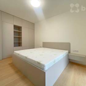 Foto inzerátu Pronájem bytu 1+kk s oddělenou ložnicí, lodžií a sklepem. Celkem 46,5 m2 - Praha 4, Nuselský pivova