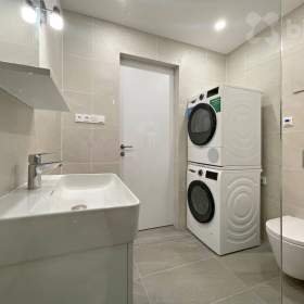 Foto inzerátu Pronájem bytu 1+kk s oddělenou ložnicí, lodžií a sklepem. Celkem 46,5 m2 - Praha 4, Nuselský pivova