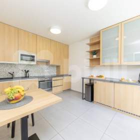 Foto inzerátu Prodej zrekonstruovaného penzionu 381 m2 a pozemků 3 106 m2, Malá Morávka, pohoří Jeseníky