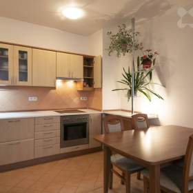 Fotka k inzerátu k pronájmu byt 2+kk s lodžií a komorou, Werichova, Praha Hlubočepy / 19484548