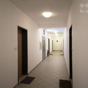 Foto inzerátu k pronájmu byt 2+kk s lodžií a komorou, Werichova, Praha Hlubočepy