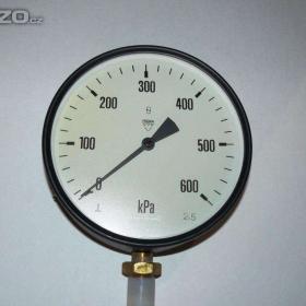 Manometr průměr 100 mm 0- 600 kPa (0- 6 bar) NOVÝ / 14314898