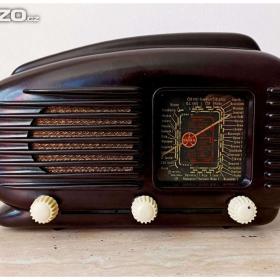 Fotka k inzerátu Art Deco starožitné rádio Tesla Talisman 308U, top- top stav po kompletní renovaci / 12615511