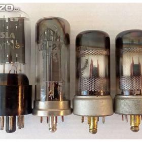 Fotka k inzerátu Kompletní sada čtyř elektronek do starých rádií Tesla Talisman / 11063401