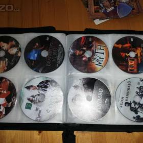 Stojany na DVD HAMA+ kufřík / 14623536