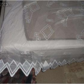 Prodám:  pěknou, nepoškozenou bílou záclonu 240x240cm za 400,-  Kč / 15445887