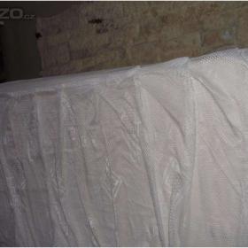 Foto inzerátu Prodám: pěknou, nepoškozenou bílou záclonu 240x240cm za 400,- Kč