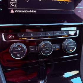 Foto inzerátu Volkswagen Golf 1.6 TDI DSG Highline, ČR