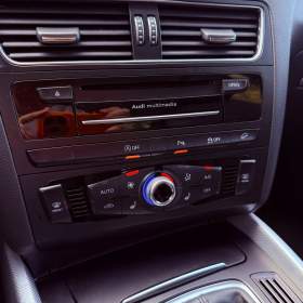 Foto inzerátu Audi Q5 2.0 TDi Quattro S-line Aut.