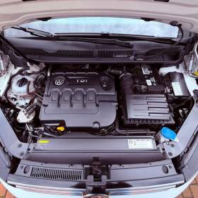 Foto inzerátu Volkswagen Touran 2.0 TDi Highline, ČR, 7 míst