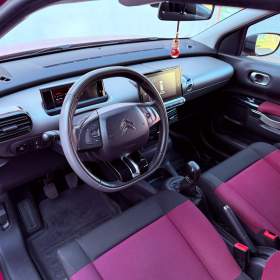 Foto inzerátu Citroën C4 1.2 PureTech Feel, ČR, 1.Maj