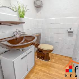 Foto inzerátu Prodej vily (241 m²) s výjimečným pozemkem (3528 m²), Čeladná II